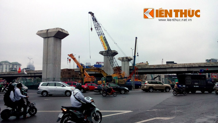 Còn đây là cảnh công trường ở ngã tư Nguyễn Trãi - Khuất Duy Tiến, Thanh Xuân, Hà Nội.