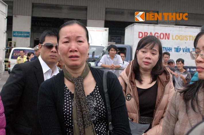 Theo bà Quảng Thị Thắng, bác ruột nạn nhân Nguyễn Thị Ngọc Minh, hầu hết gia đình bà cùng các con cháu đều tới để đón hài cốt cháu gái.