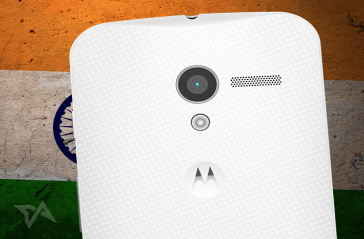 Moto X ra mắt tại Ấn Độ. Cũng giống như người anh em Moto G, chiếc điện thoại Moto X chỉ được bán độc quyền tại cửa hàng bán sản phẩm trực tuyến Flipkart, với giá 392 USD cho phiên bản màu và 425 USD cho phiên bản gỗ.