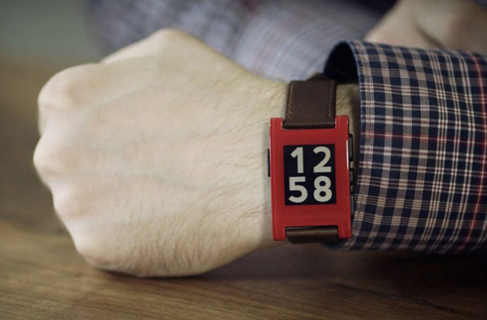 Pebble bán được 400.000 nghìn đồng hồ thông minh. Công ty này cho biết họ đã bán được 400.000 chiếc đồng hồ thông minh kể từ khi hoàn thành những đơn đặt hàng trong dự án Kickstarter.