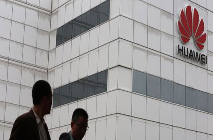 NSA do thám Huawei. Theo một bản báo cáo được đưa ra hôm Chủ nhật 23/3, NSA đã do thám nhà máy sản xuất điện thoại Trung Quốc Huawei và có thể thu thập thông tin mã của những sản phẩm mang thương hiệu Huawei. Họ thậm chí có thể đọc được email của Chủ tịch Huawei Sun Yafang và CEO Ren Zhengfei suốt từ tháng 1/2009 để biết được nhiều thông tin quan trọng.