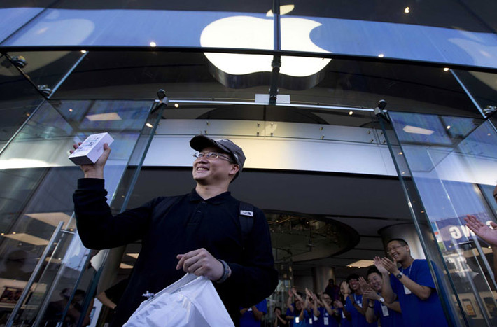 China Mobile bán được hàng triệu iPhone, vượt xa dự đoán. China Mobile mới tuyên bố, họ đã bán được khoảng 1,3 triệu chiếc smartphone 4G tính từ giữa tháng 1, trong đó chủ yếu là iPhone.