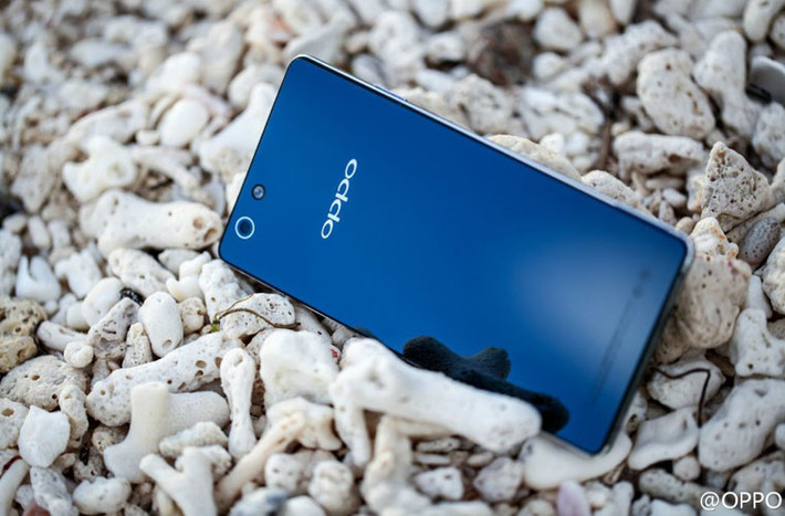 Xuất hiện điện thoại chụp ảnh 50 Mp. Chiếc điện thoại này có tên Find 7 của hãng Oppo. Nó chạy hệ điều hành Android, có màn hình 5,5 inch Quad HD, sử dụng bộ vi xử lý 2,5 GHz Snapdragon 801 lõi tứ, RAM 3 Gb, bộ nhớ 32 Gb. Điện thoại sử dụng camera 13 Mp, có khả năng chụp được những bức ảnh có độ phân giải lên tới 50 Mp với tính năng Super Zoom.