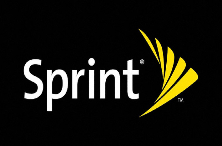 Sprint sa thải 330 công nhân kỹ thuật, đóng 55 cửa hàng bán lẻ. Sprint mới cho sa thải một loạt nhân viên làm trong lĩnh vực sửa chữa và thay thế điện thoại, cũng như đóng cửa một số cửa hàng làm ăn kém cỏi. Đây là một phần trong nỗ lực trên quy mô lớn nhằm giảm thiểu chi phí của công ty trong khi phải đối mặt với hàng loạt rắc rối tài chính.