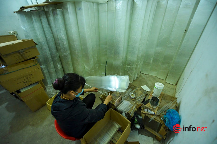 Ngoài sự khéo léo để điều tiết hơi thở, người làm nghề cần có một sức khỏe tốt để chịu được sức nóng của ngọn lửa luôn đỏ rực trong suốt quá trình làm việc. Chị Tạ Thị Ngà, một trong những người con theo nghề này cho hay, trải qua nhiều năm tháng khó khăn để thích ứng với sự phát triển của xã hội và yêu cầu ngày càng cao của khách hàng, nhiều hộ làm nghề thổi thủy tinh truyền thống ở xã đã tìm tòi nghiên cứu để làm ra các mặt hàng mới, là những vật dụng, thiết bị trong lĩnh vực y tế, giáo dục... mang lại hiệu quả kinh tế cao hơn.