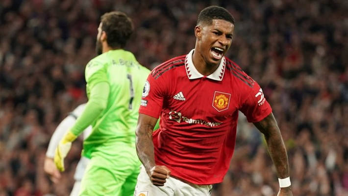Rashford vừa lập công trong chiến thắng đầu tiên của "Quỷ đỏ" tại Premier League 2022/23, gặp Liverpool. Không chỉ được yêu thích bởi tài năng, tiền đạo sinh năm 1997 còn ghi dấu ấn khi tích cực tham gia hoạt động vì cộng đồng.