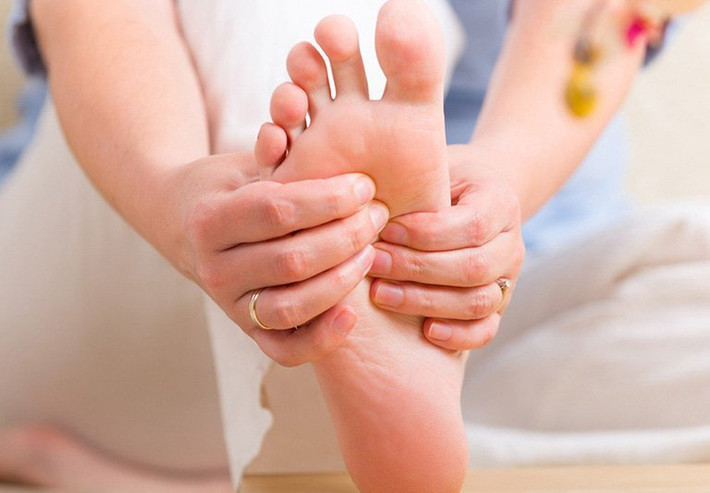 Đặc biệt, nhưng người sở hữu tướng bàn chân này thì càng có tuổi càng giàu. Nhất là giao đoạn bước vào tuổi trung niên, người mang tướng chân này thường đạt đến đỉnh cao sự nghiệp. Đời sống vật chất của bạn kể từ đó cũng thoải mái hơn. Những người này cũng thường có cuộc sống hôn nhân viên mãn, khiến ai nhìn vào cũng phải ngưỡng mộ.