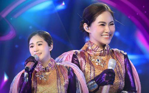 ới đây, màn "comeback" của Lương Bích Hữu tại chương trình Ca Sĩ Mặt Nạ gây bão mạng xã hội. Sau 17 năm, giọng hát của nữ ca sĩ vốn gắn bó với tuổi thơ thế hệ 8x, 9x vẫn vô cùng trong trẻo khi thì nội lực, đi vào lòng người. Không chỉ giọng hát mà diện mạo xinh đẹp chẳng thay đổi là bao của cô cũng khiến người hâm mộ đứng ngồi không yên.