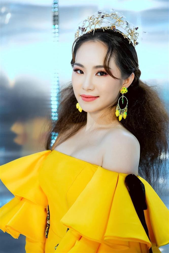 hông còn tham dự nhiều các sự kiện hay ra mắt sản phẩm âm nhạc mới nhưng mỗi khi xuất hiện, nữ ca sĩ vẫn gây sốt với diện mạo xuất sắc.