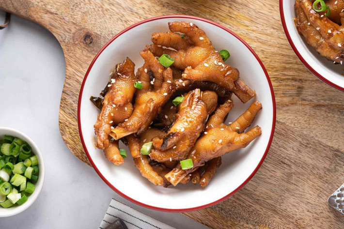 Các món chế biến từ chân gà khá phổ biến ở Việt Nam và có giá cả phải chăng. Một số món chân gà hấp dẫn thực khách có thể thử như chân gà chiên, chân gà nướng mật ong, chân gà sả tắc,... Ảnh: The Spruce Eats.
