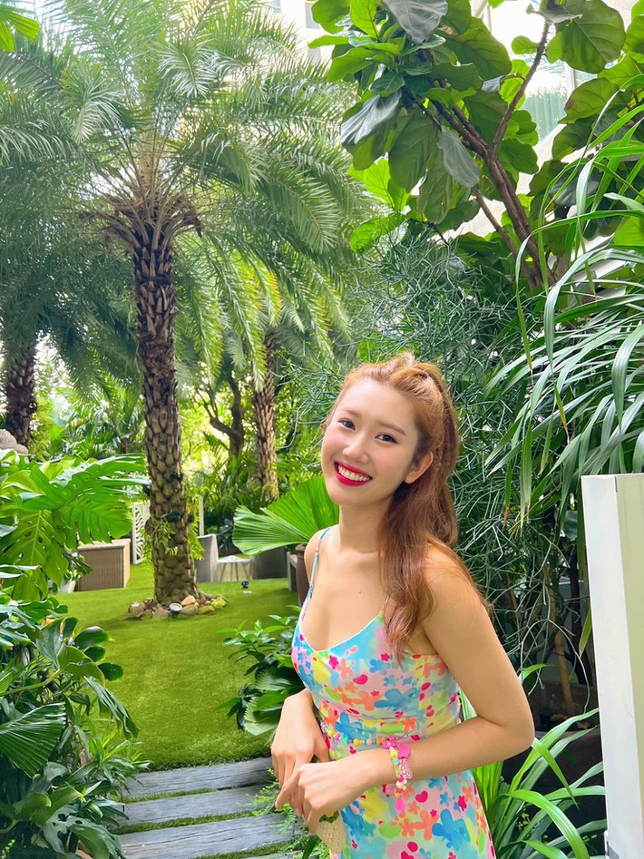 Thúy Ngân có chiều cao 1m72 cùng số đó ấn tượng là 90 - 60 - 95 cm.