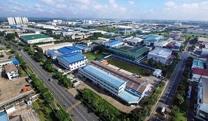 Bà Rịa-Vũng Tàu cũng thường xuyên đứng trong nhóm 5 địa phương thu ngân sách cao nhất cả nước, có nhiều đóng góp vào ngân sách quốc gia và là một trong số ít tỉnh, thành phố tự cân đối ngân sách địa phương từ năm 1996 đến nay.