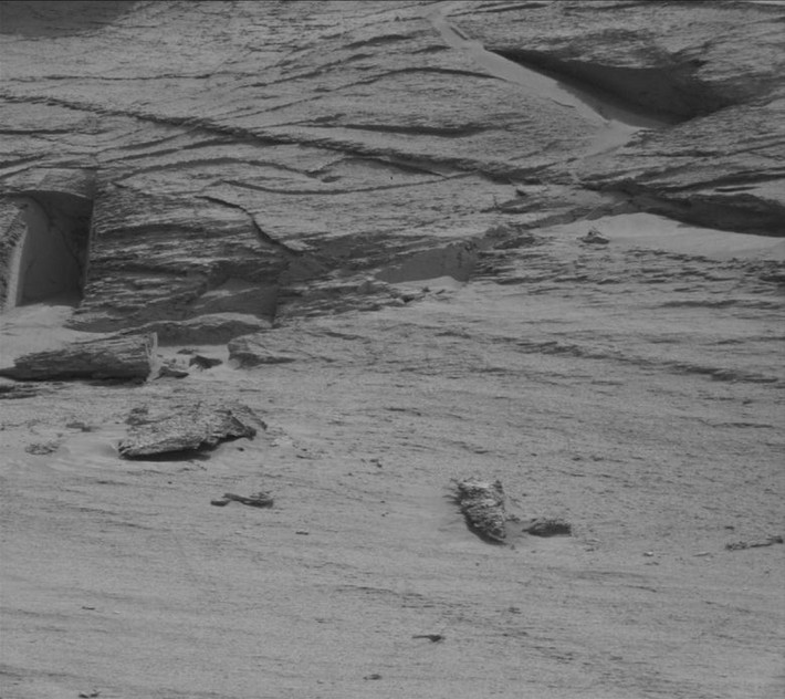 Khoảng tối trên Sao Hỏa được chụp từ tàu thám hiểm sao Hỏa Curiosity của NASA.