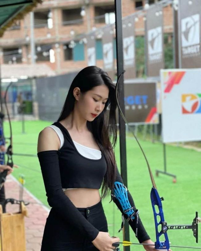 Một gương mặt khác nhận được sự chú ý khi bắn cung với thân hình chuẩn mẫu là người đẹp Phạm Thị Ngọc Ánh.