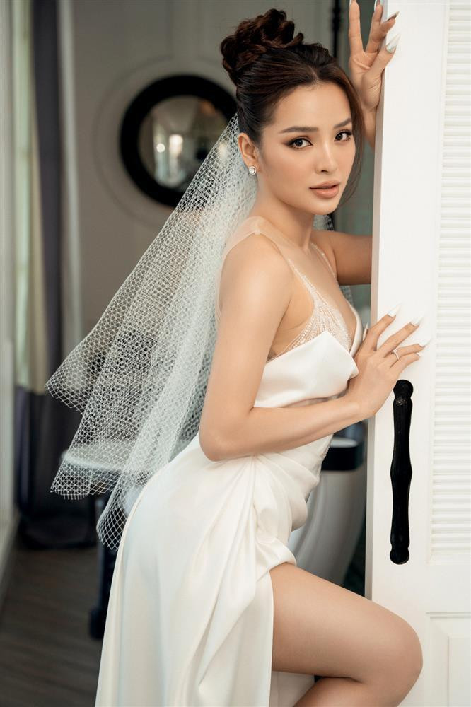 ọ dự kiến tổ chức hai buổi tiệc tại Thành phố Hồ Chí Minh và Phú Quốc. Trong đó tiệc tại Thành phố Hồ Chí Minh dự kiến có khoảng 200 khách mời, cả nhà trai, nhà gái và bạn bè thân thiết và Phú Quốc khoảng 30 người.
