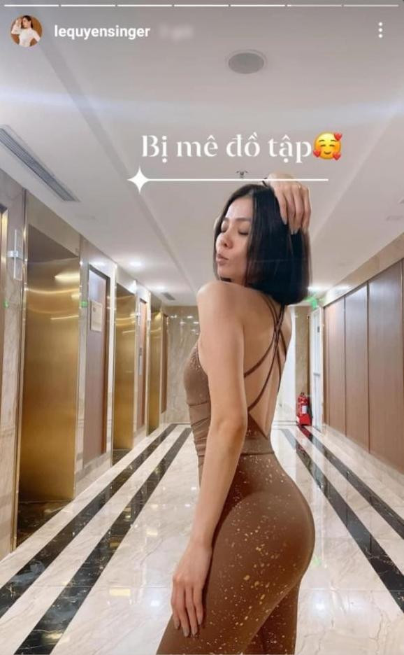 ở dĩ người hâm mộ bất ngờ là bởi có thời gian, bạn gái Lâm Bảo Châu liên tục để lộ đôi môi thâm xỉn.
