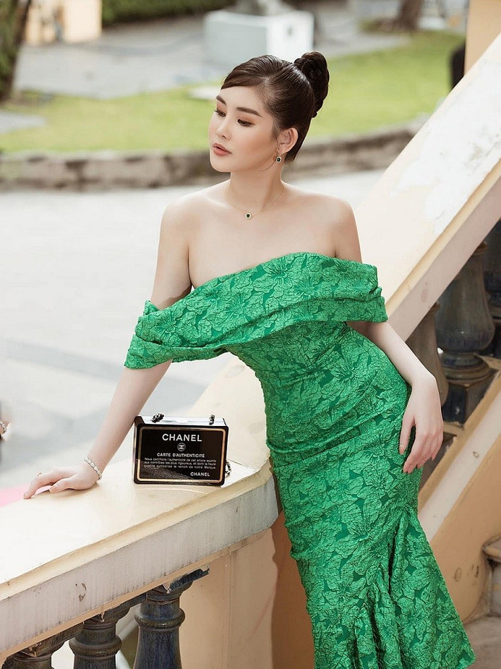 Thiết kế hình hộp khoảng 7.000 USD (hơn 166 triệu đồng) từng theo cô tới nhiều sự kiện.