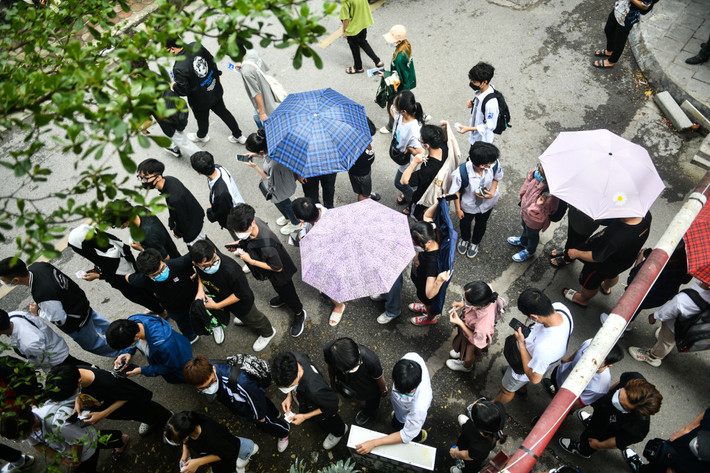 Số lượng vé miễn phí được giới hạn 1 vé/người/ngày (tối đa 1 người nhận được 3 vé cho 3 ngày thi đấu). Vòng bảng SEA Games 31 bộ môn Liên Quân Mobile sẽ được diễn ra từ ngày 20/5 - 22/5, ĐTQG Việt Nam sẽ có trận thi đấu mở màn vào lúc 9h00 sáng.