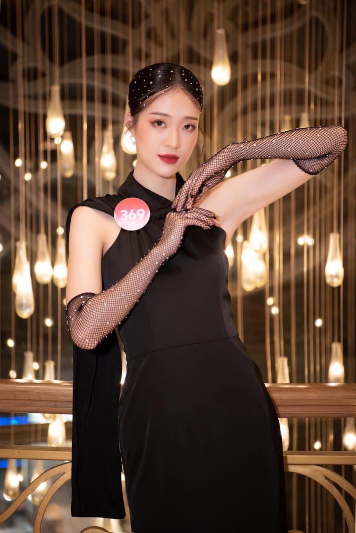 Người đẹp sinh năm 2003 đến từ Thừa Thiên Huế, hiện là sinh viên Khoa Quốc tế - Đại học Huế.