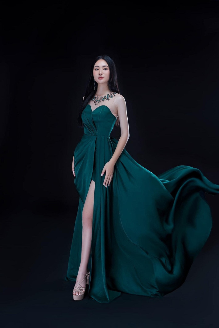 Nhật Quỳnh là sinh viên ĐH Kinh tế Quốc dân. Mong muốn lớn nhất của cô là việc chiến thắng bản thân, nỗ lực hết sức trong hành trình chinh phục vương miện.