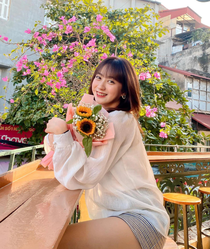 Nữ vận động viên sinh ra trong gia đình có ông nội là đạo diễn điện ảnh, bố, anh trai là nhiếp ảnh gia và mẹ là giáo viên dạy văn. Năm 10 tuổi, cô đến với dancesport và nhanh chóng bộc lộ năng khiếu.