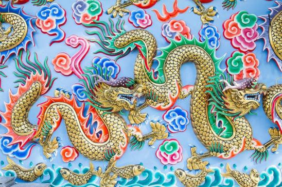 ##ss###style="font-size: 16px; text-align: justify;">Tuổi Thìn. Thìn là những người chủ yếu dựa vào năng lực của bản thân để kiếm tiền và xây dựng sự nghiệp vững chắc. Con giáp này có tâm hồn rất tinh tế, khả năng nhìn nhận thấu đáo, có thể thấy cơ hội mà người khác không thấy.