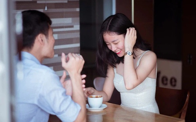 Thế nên việc mai mối dù chỉ tốn ít nước bọt nhưng công sức lại nhiều, thù lao lại chẳng có bao nhiêu. Có những trường hợp bị chửi xối xả, bị cả dâu rể và gia đình đôi bên “ném đá” đến hoa lá tả tơi. Vì vậy, cha ông ta mới xếp cái ngu làm mai lên đứng đầu bốn cái ngu của thiên hạ.