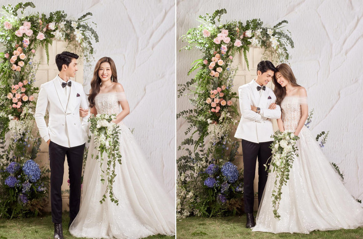 Trong loạt ảnh mới cặp diễn viên - á hậu diện trang phục cưới sang trọng, thanh lịch, tạo dáng trong bối cảnh tràn ngập hoa tươi.