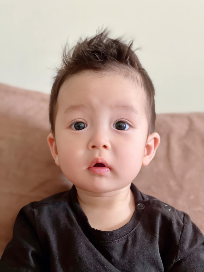 Bức ảnh này của Benly được mọi người nhận xét rất giống Bằng Kiều. Tuy thoải mái đăng hình ảnh con trai nhưng Bằng Kiều vẫn giấu kín mọi hình ảnh, thông tin về bạn gái.