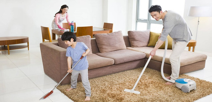 Dọn dẹp nhà cửa. Một căn nhà bừa bộn có thể chặn năng lượng tích cực chảy vào và tạo ra những cảm xúc tiêu cực và kém may mắn. Chỉ với việc dọn dẹp nhà cửa là bạn đang mang đến cho mình nguồn năng lượng mới và trao quyền cho bản thân thay đổi vận mệnh của mình.