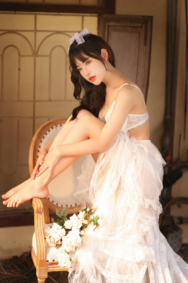 Hot girl xứ Lạng chia sẻ, cô không quá khắt khe với bản thân trong việc giữ gìn nhan sắc và vóc dáng.
