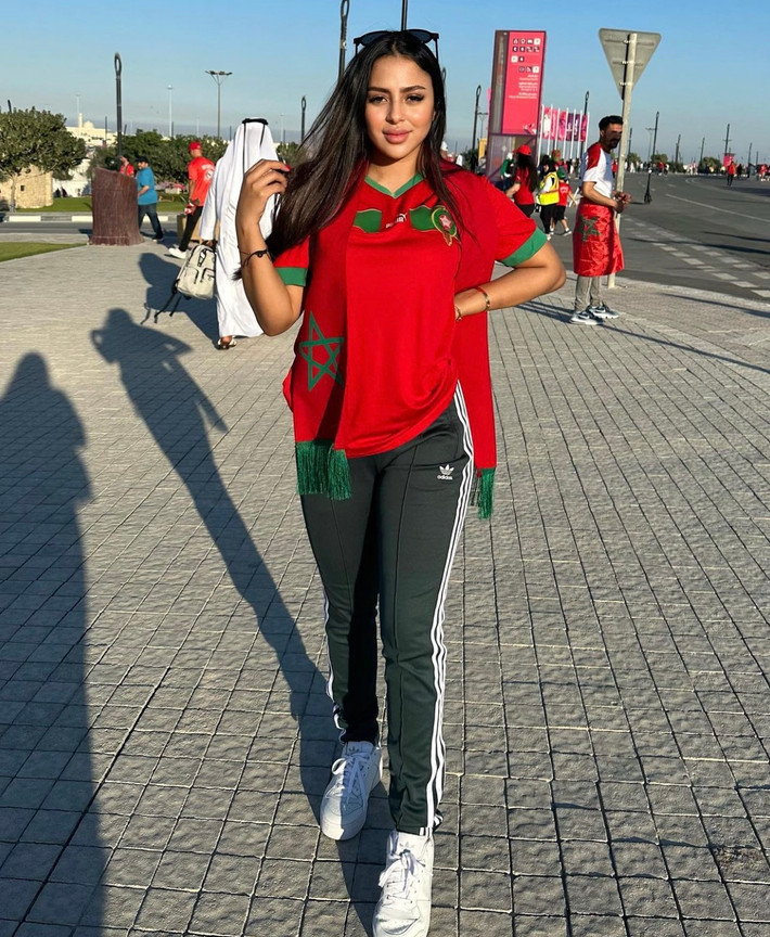Ilham đến Doha từ sớm để đồng hành cùng đội tuyển quốc gia Morocco từ những trận đấu đầu tiên. Cô nàng liên tục đăng tải những bức hình ăn mừng chiến thắng lịch sử của Morocco trước Bỉ và Canada.