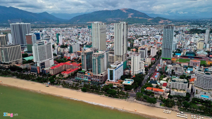Để có hơn 7.400 m2 đất vàng, Công ty Thanh Yến trả khoảng 123 tỷ đồng, thời hạn sử dụng 50 năm. Khu đất này UBND tỉnh Khánh Hòa dùng để xây dựng Trường Chính trị mới ở xã Phước Đồng theo hình thức BT.