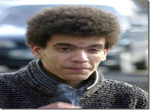Raphael Gray (Curador). Raphael Gay tự gọi mình là vị thánh, rằng hắn chỉ cố giúp các trang web thương mại điện tử khi hắn đánh sập dữ liệu của họ để ăn cắp số tín dụng và thông tin cá nhân từ hơn 26.000 nạn nhân đến từ Mỹ, Anh và Canada. Cậu bé 18 tuổi khi đó đã cố ý biện minh rằng mình chỉ cố gắng thu hút sự chú ý của các hệ thống an ninh mạng.