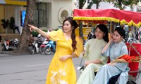 Thiếu nữ Hà thành nô nức diện áo dài đón xuân, thợ ảnh thu nhập cao dịp cận Tết 09/01/2024 Thu Hiền