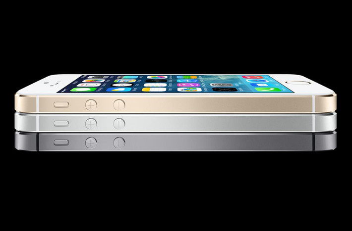 iPhone 5S đứng đầu danh sách bán smartphone trên thị trường Mỹ. Chiếc điện thoại này đã đứng đầu trong danh sách bán hàng tại 4 nhà mạng lớn nhất của Mỹ trong tháng 9.