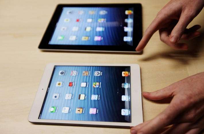 Hạn định iPad bị “phớt lờ”. Trước kia, các giáo viên có thể điều khiển từ xa máy iPad của học sinh, cho phép họ mở các ứng dụng phù hợp với việc học tạp và giải trí của mình. Nhưng với iOS7, những hạn định này đã trở thành quá khứ và học sinh có thể “tung hoành” trên chiếc iPad của mình. Apple đang cố gắng giải quyết vấn đề này trong thời gian ngắn nhất.