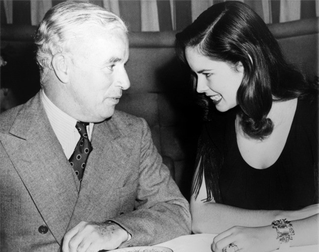 Charlie Chaplin và vợ Una, năm 1944.