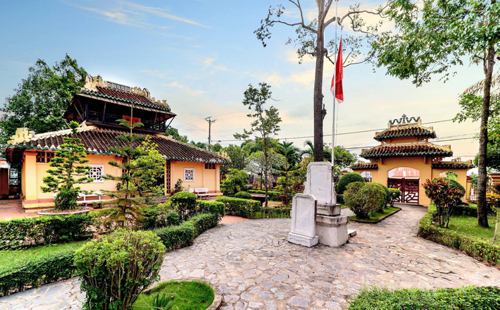 Văn Miếu ở thành phố Vĩnh Long được xây dựng từ năm 1864, là Văn Miếu duy nhất của vùng Đông Nam Bộ. Vĩnh Long cũng là vùng đất học nổi tiếng, nơi sản sinh ra nhiều nhà khoa bảng lỗi lạc, được xem là vùng đất học của miền Tây. Ảnh: Báo Vĩnh Long.