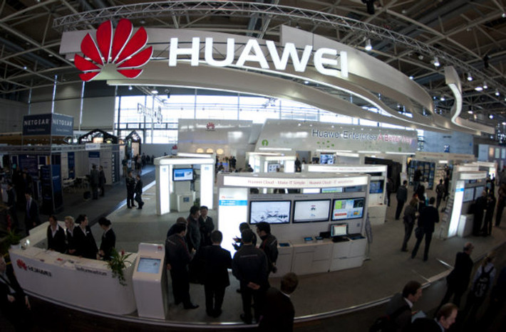 Huawei tăng thêm nhân công ở châu Âu. Huawei cho biết họ sẽ tăng thêm 5.500 nhân công tại khu vực châu Âu, do việc tiếp cận thị trường này dễ dàng hơn so với tiếp cận thị trường Mỹ.