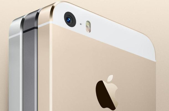 Apple dự định sản xuất thêm 33% iPhone 5S vàng. Tờ Washington Post đưa tin, Apple đã yêu cầu bạn hàng của mình sản xuất thêm 33% iPhone 5S vàng-mẫu điện thoại iPhone 5S được ưa chuộng nhất.Tại Trung Quốc, mẫu iPhone 5S vàng là mẫu được bán hết đầu tiên, sau đó mới đến màu bạc.