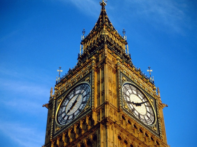Trước đây, tên đầy đủ của công trình này là Tháp đồng hồ của cung điện Westminster. Để kỷ niệm 60 năm trị vì của nữ hoàng Elizabeth, ngày 4/6/2012, Quốc hội Anh đã đổi tên mới là Tháp Elizabeth. Tuy vậy, do thói quen, người dân Anh vẫn thường gọi nó là Tháp đồng hồ Big Ben.