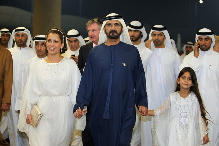 Hoàng gia Dubai là một trong 6 gia đình cầm quyền ở các Tiểu vương quốc Ả Rập Thống nhất (UAE). Gia tộc Al Maktoum đã trị vì Dubai từ năm 1833 đến nay. Với 12 thành viên chính cùng hàng trăm họ hàng thân thích khác, Hoàng gia Dubai ước tính nắm giữ trong tay khối tài sản 19 tỷ USD, thuộc danh sách những hoàng tộc giàu nhất thế giới. Ảnh: Gulf News.