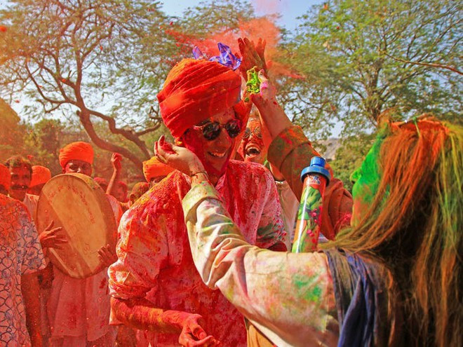 Tháng 3/2018, Padmanabh Singh cho tổ chức lễ hội Holi ngay tại cung điện hoàng gia. Đây là lễ hội truyền thống của đạo Hindu nhằm ăn mừng việc cái thiện chiến thắng cái ác.Ảnh: Getty.