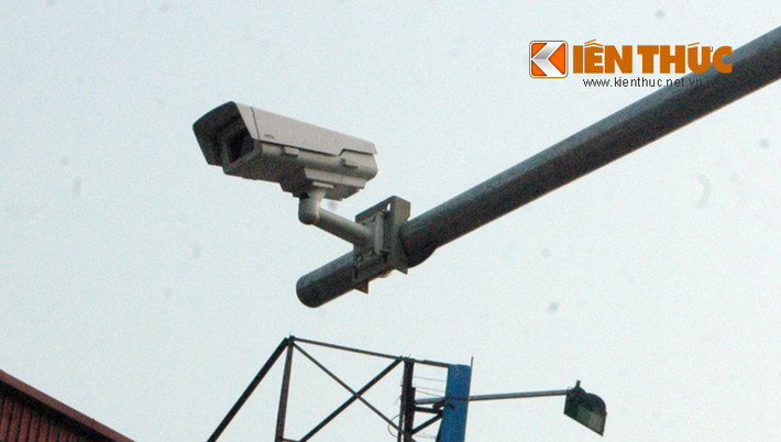 Đến lúc này, trên các tuyến đường của Thủ đô đang chạy thử nghiệm 40 camera nhằm phát hiện xe vi phạm để xử phạt nguội. Hết tháng 12, dự kiến 450 camera được lắp tại 4 quận nội thành.