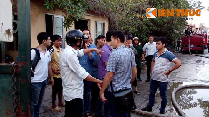 Thậm chí, họ còn bị nghe nói nặng lời và bị bảo vệ che ống kính mỗi khi chụp ảnh, ghi hình.