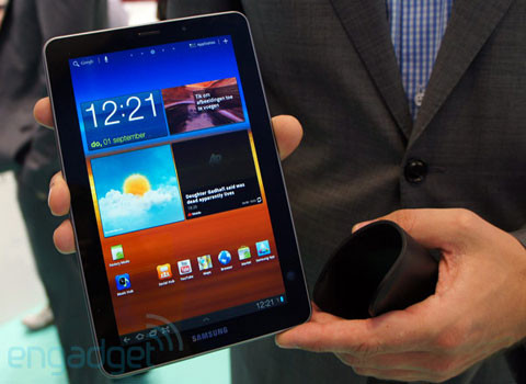 Samsung Galaxy Tab 7.7. Đây là chiếc máy tính bảng duy nhất sở hữu màn hình siêu mỏng Super AMOLED của Samsung, giúp nó chỉ dày 7,89 mm.