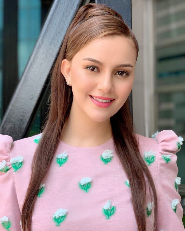 Trải qua gần 4 năm kết hôn, cặp vợ chồng có con gái đầu lòng, đặt tên là Tengku Kamaliah.