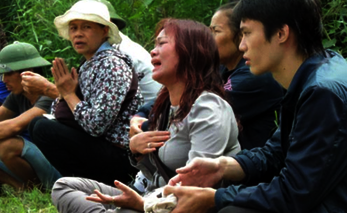 Thêm một "nhà ngoại cảm" ở Yên Bái nhập vong, khóc nạn nhân.