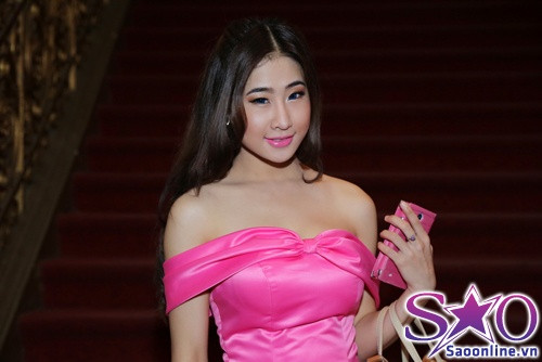 Oxy từng trải qua nhiều công việc: người mẫu, diễn viên, DJ và thậm chí còn thử sức trong lĩnh vực ca hát. Oxy từng có mặt trong rất nhiều video clip cùng những nam ca sĩ nổi tiếng như Bằng Cường, Khánh Phương…
